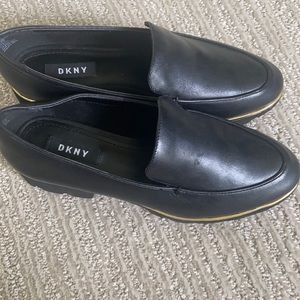 DKNY loafer new with gold edges size 7